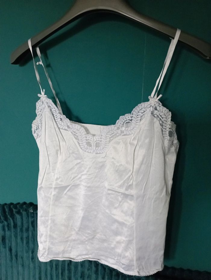 Top lingerie blanc satin et dentelle