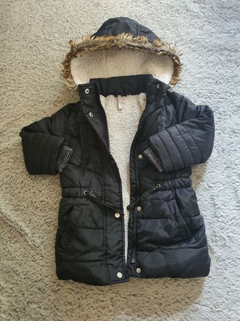 Manteaux fille 2€ pièce.