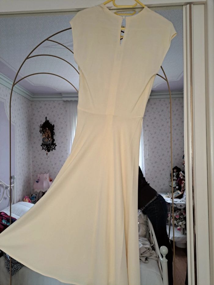 Robe jaune légère - photo numéro 7