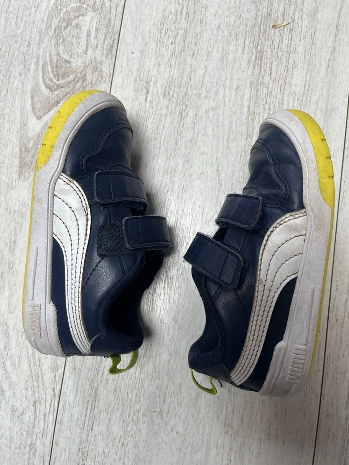 Baskets marines blanches Marque Puma taille 26 - photo numéro 4