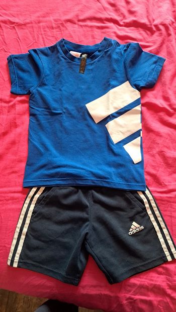 Ensemble short tee-shirt Adidas 6 ans