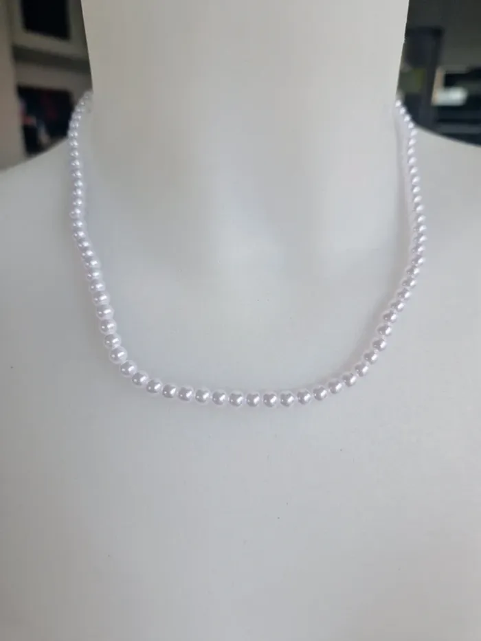 Collier fantaisie perles blanches