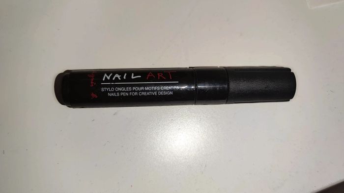 Stylo nail art couleur argent Agnès b