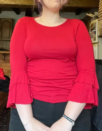 Haut rouge manche trois quart