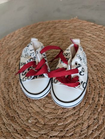 Chaussures bébé neuves