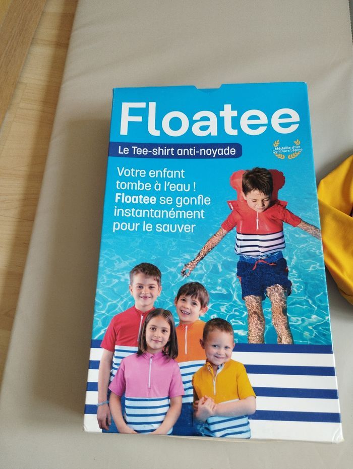 T shirt de bain Floatee taille 3 ans neuf manche longues - photo numéro 4