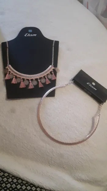 Lot de 2 colliers rose doree etam neuf avec étiquette