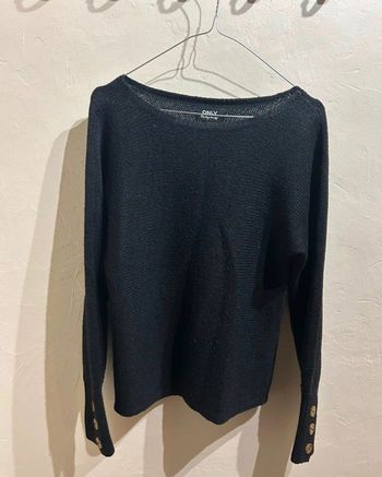 Pull Noir ONLY Intemporel - Détails Boutons Poignets