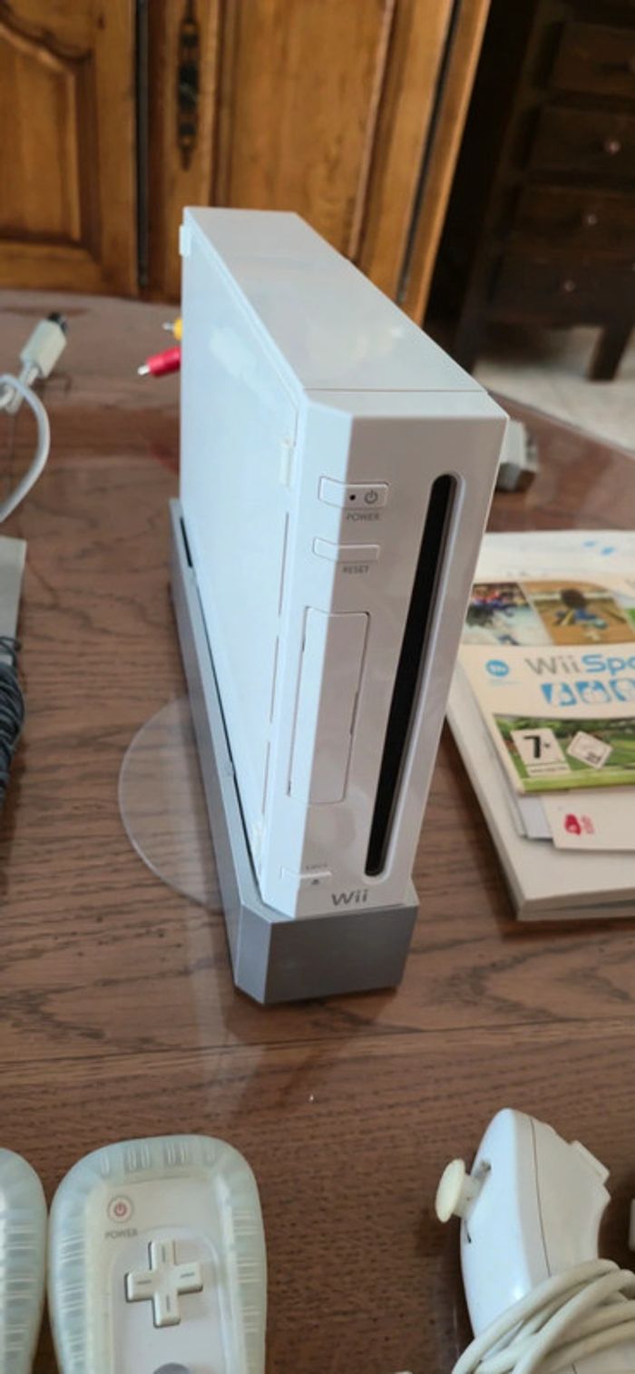Nintendo wii 2 manettes et 4 jeux - photo numéro 2
