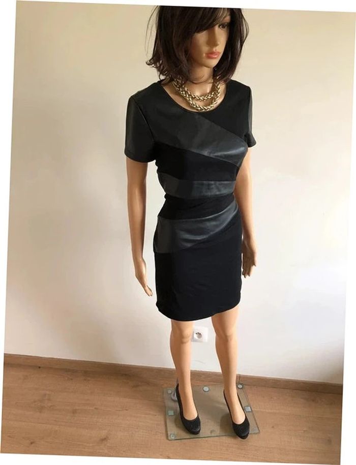 Robe noire à manches courtes avec simili cuir Only taille 38 TBE (taille petit) - photo numéro 4