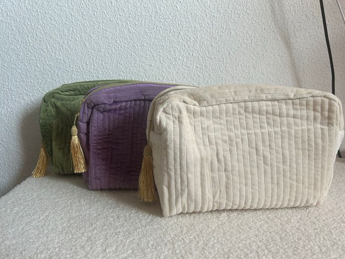 Trousse de toilette velours avec pompons