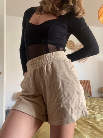 short adidas beige taille S sport