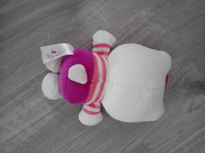 Petite peluche Hello Kitty - photo numéro 3