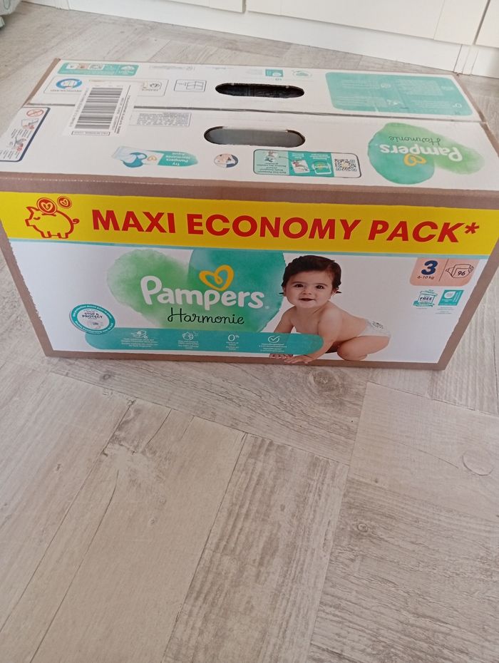 Carton 96 couches Pampers harmonie taille 3