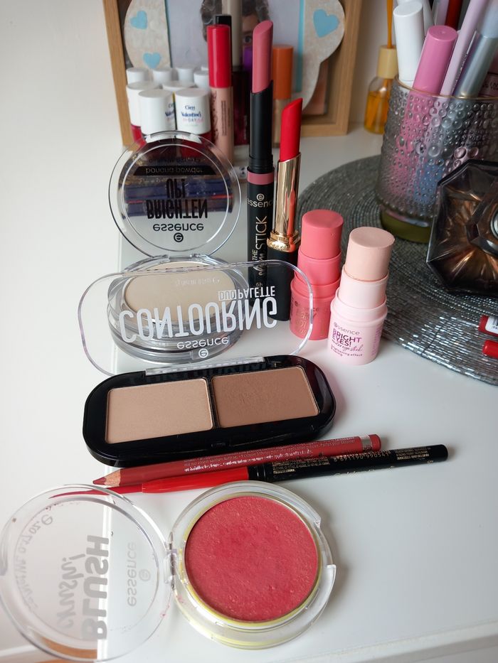 Lot de maquillage essence - photo numéro 2
