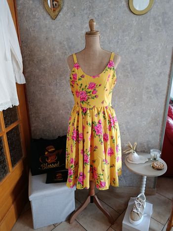 Robe rétro rockabilly Pin up motif fleurs 