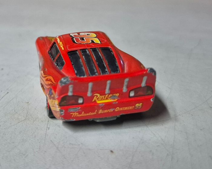 Flash McQueen miniature mattel Disney pixar - photo numéro 4
