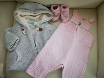 Ensemble manteaux, salopette et chaussons fille 6 mois