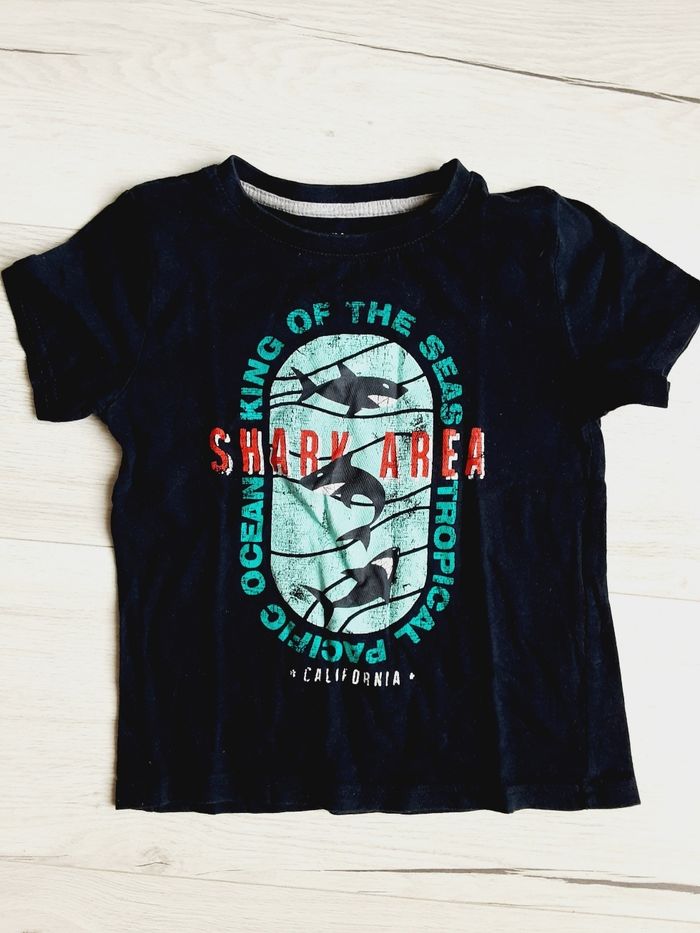 Vêtement garçon tee-shirt manches courtes requins Kiabi 4 ans