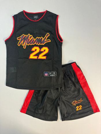 Ensemble de basket pour enfants sport . 8 ans