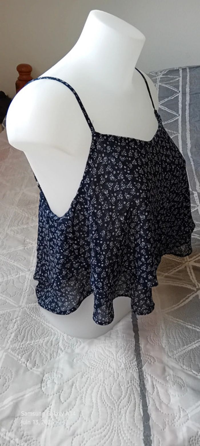 Top court fines bretelles avec volants imprimé fleurs marine femme S Tailly weijl - photo numéro 7