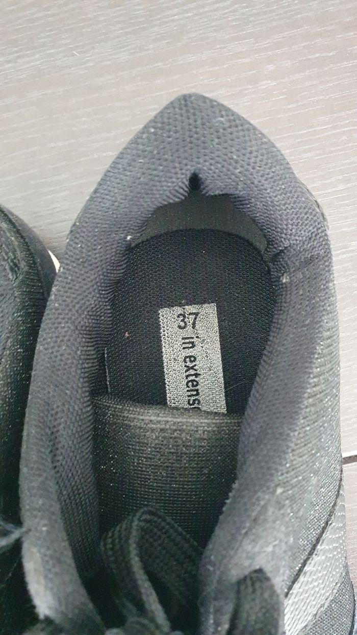 Baskets noires pailletées en 37 - photo numéro 3