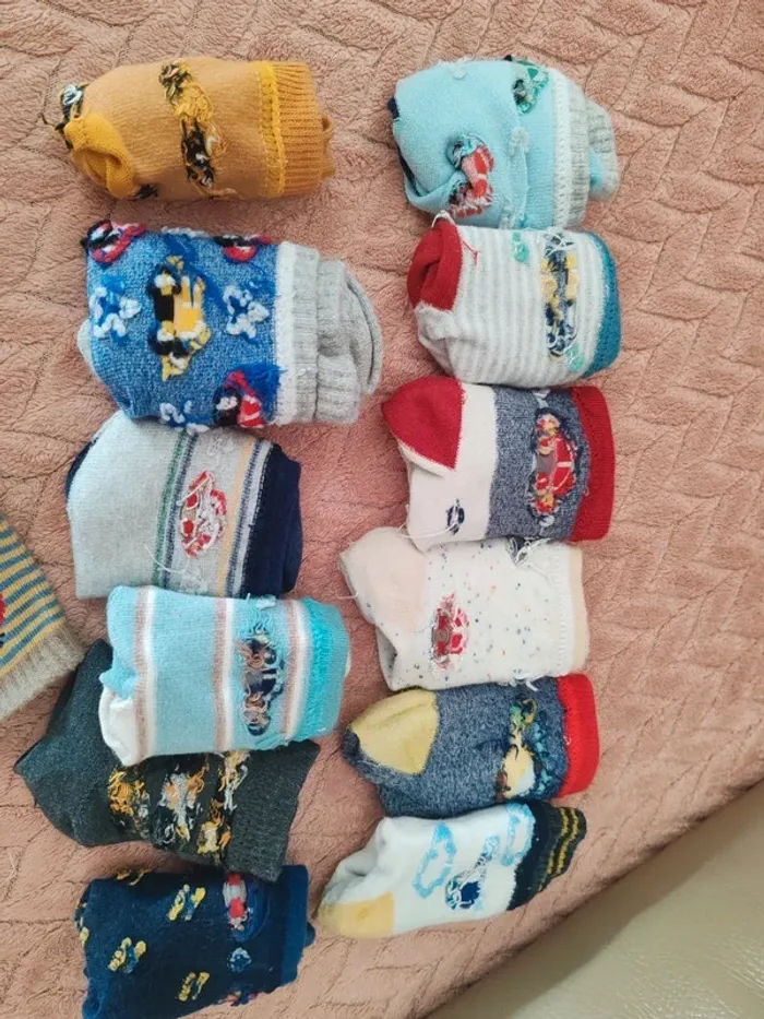 Lot chaussettes de marche intérieures valeur 22€ + chaussettes classique 4-6 ans lot impeccable - photo numéro 3
