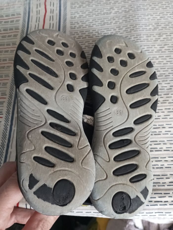 Sandale pokémon - photo numéro 3