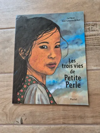 Livre les trois vies de Petite perle Carl Norac