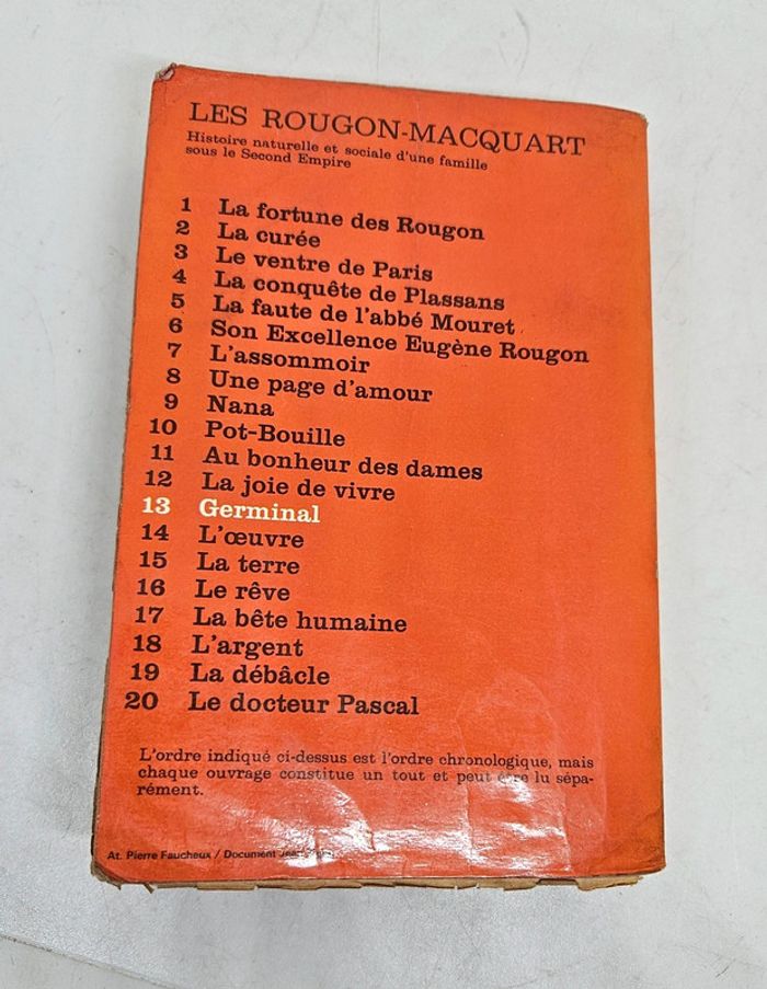 "Germinal", de Zola.
512 pages.
Le livre de poche. 
ISBN : 2.253.00422.7 - photo numéro 2