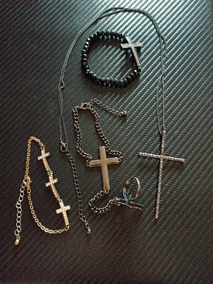 Lot bijoux croix - photo numéro 2
