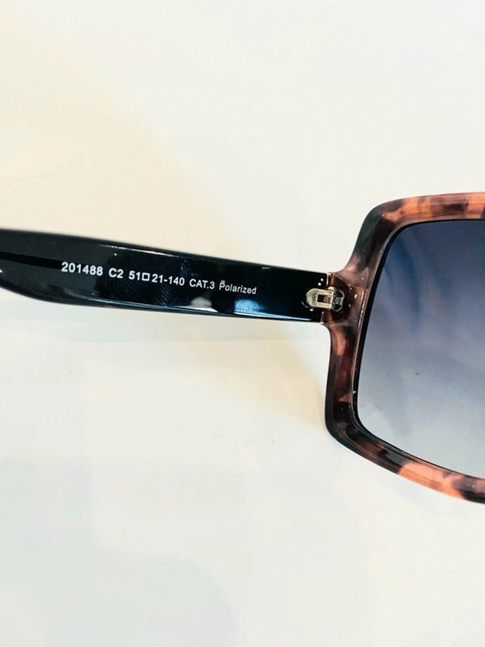 Lunette de soleil femme Polarisée carrée façade marron léopard bras noirs UV protection catégorie 3 - photo numéro 7