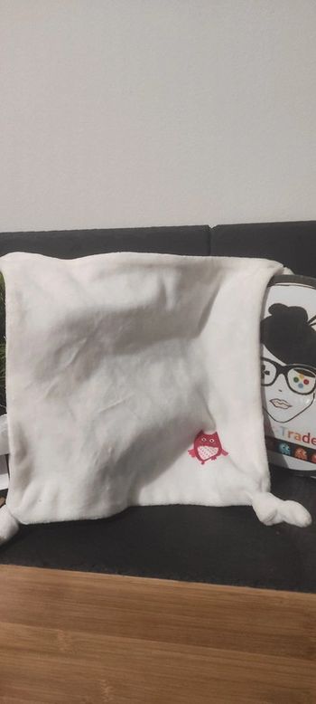 Doudou Carré Plat Blanc Hibou Chouette VertBaudet rouge noeud carré Mouchoir