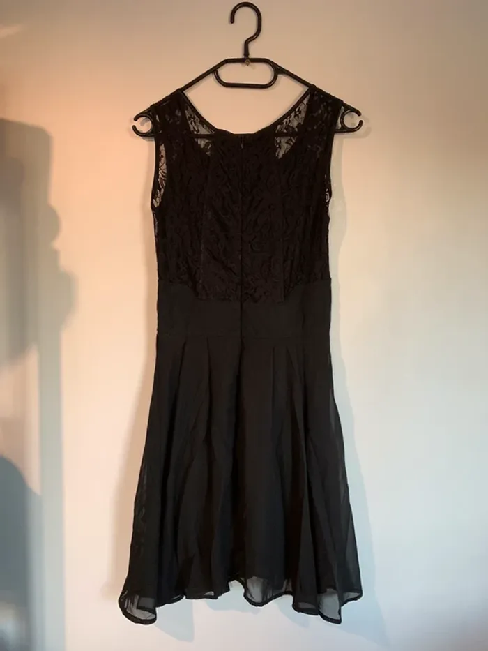 Robe noire dentelle - photo numéro 3