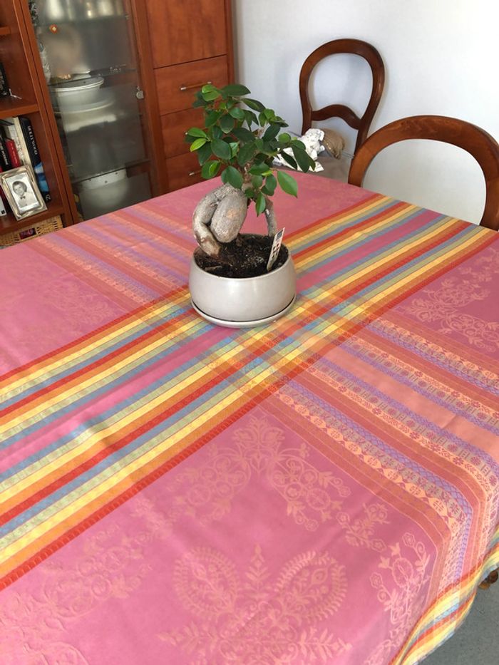 Nappe rose et multicolore carrée