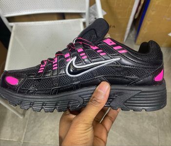 Nike p-6000 taille 36 noir et rose