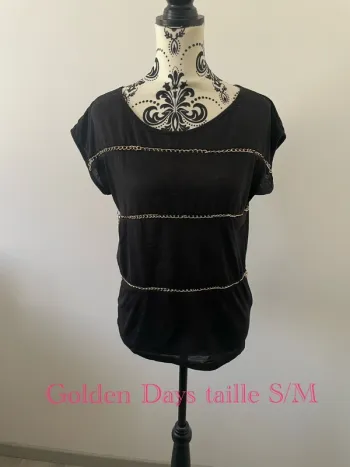 T-shirt à manches courtes noir col rond chaîne doré devant Golden Days taille S/M