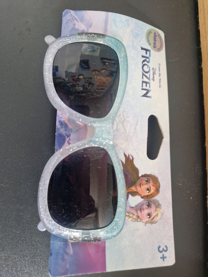 Lunettes de soleil reine des neiges