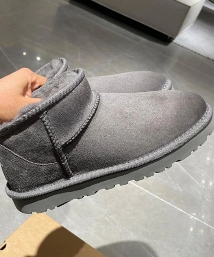 Bottes de neige UGG Super Mini, grises, pointure 40 - photo numéro 2