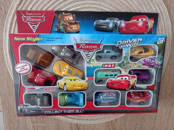 Coffret 12 véhicules Cars à friction - photo numéro 3