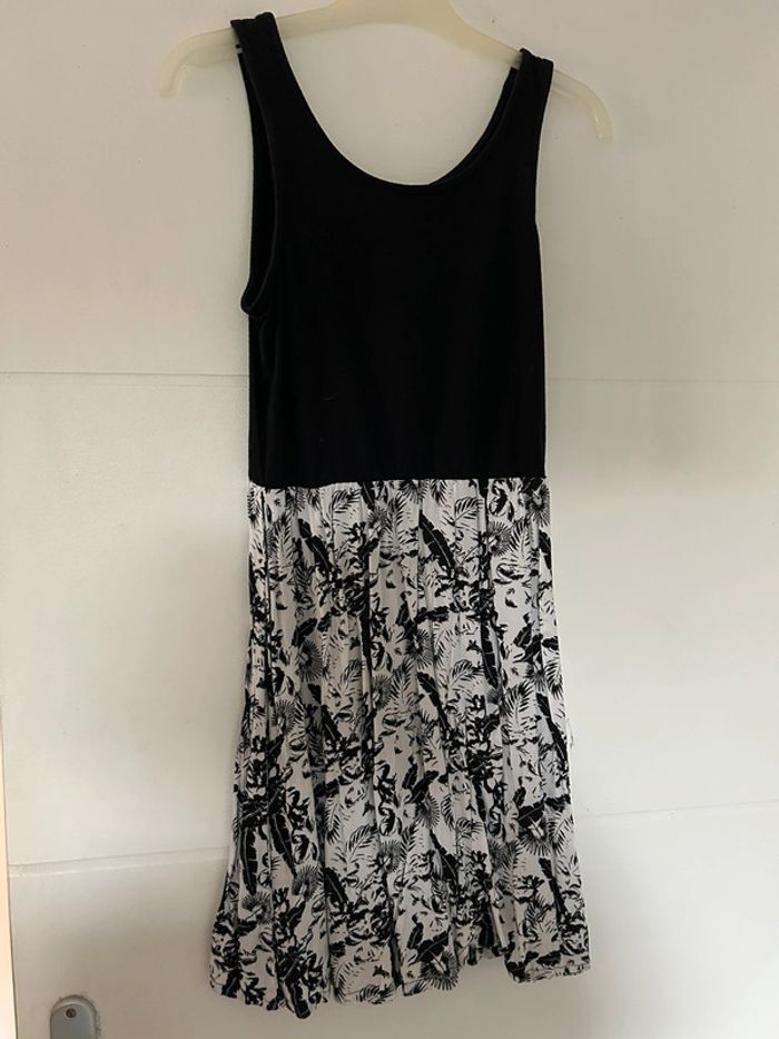 Robe noir et blanche