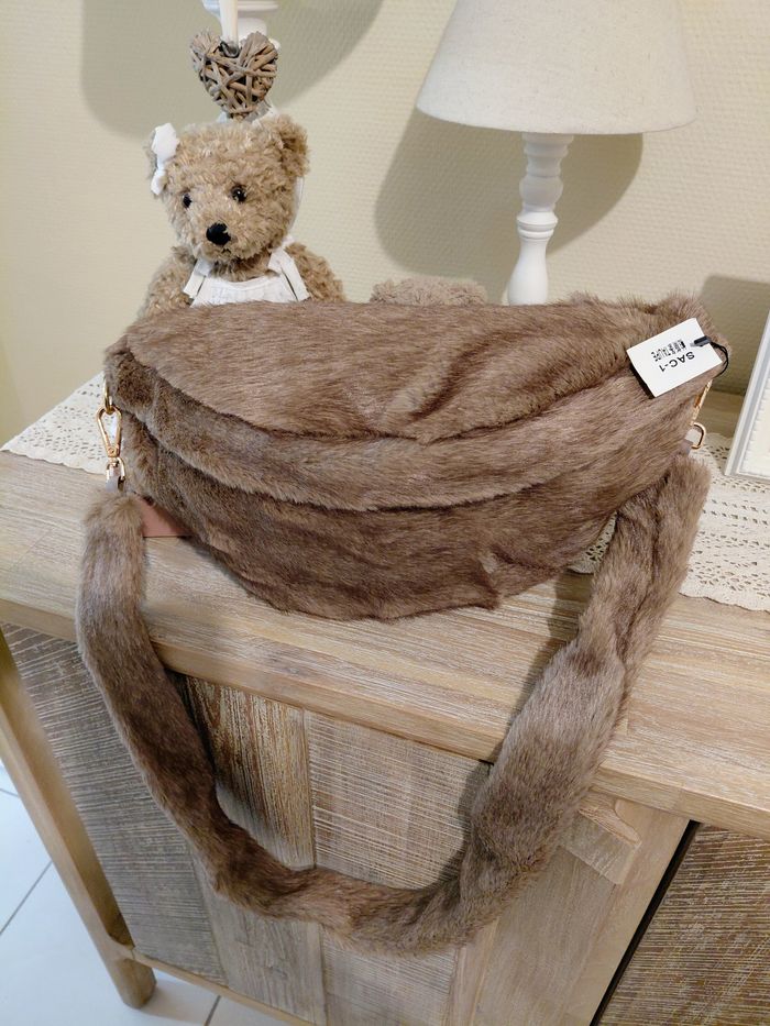 Banane XL en fourrure - photo numéro 4