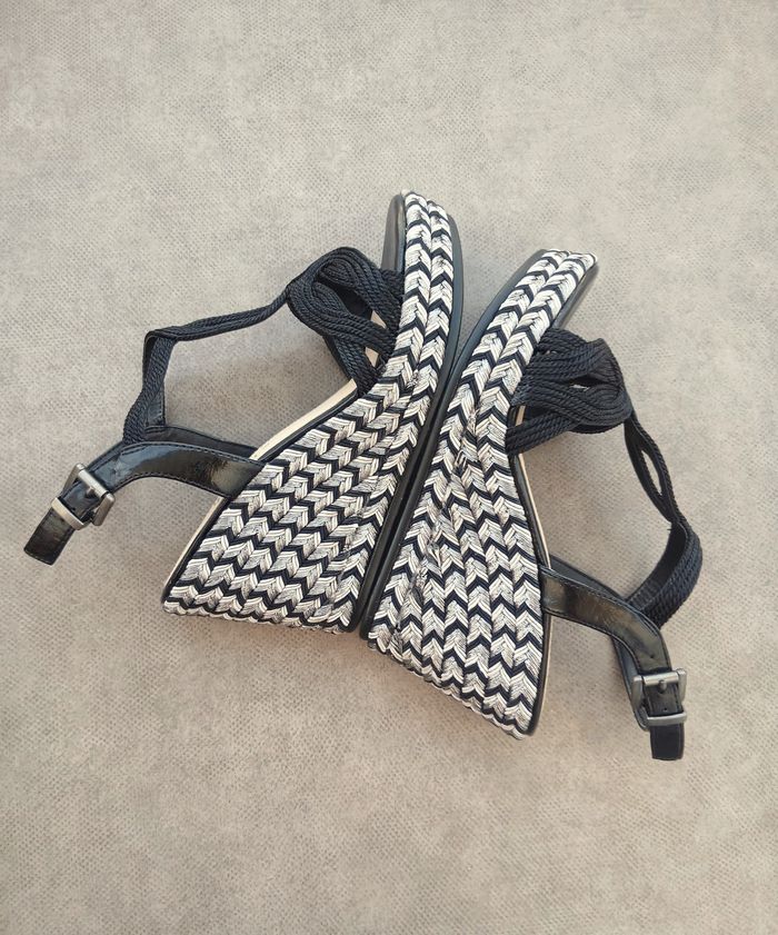 Escarpins / Sandales à talon compensé et brides en cordelette - photo numéro 9