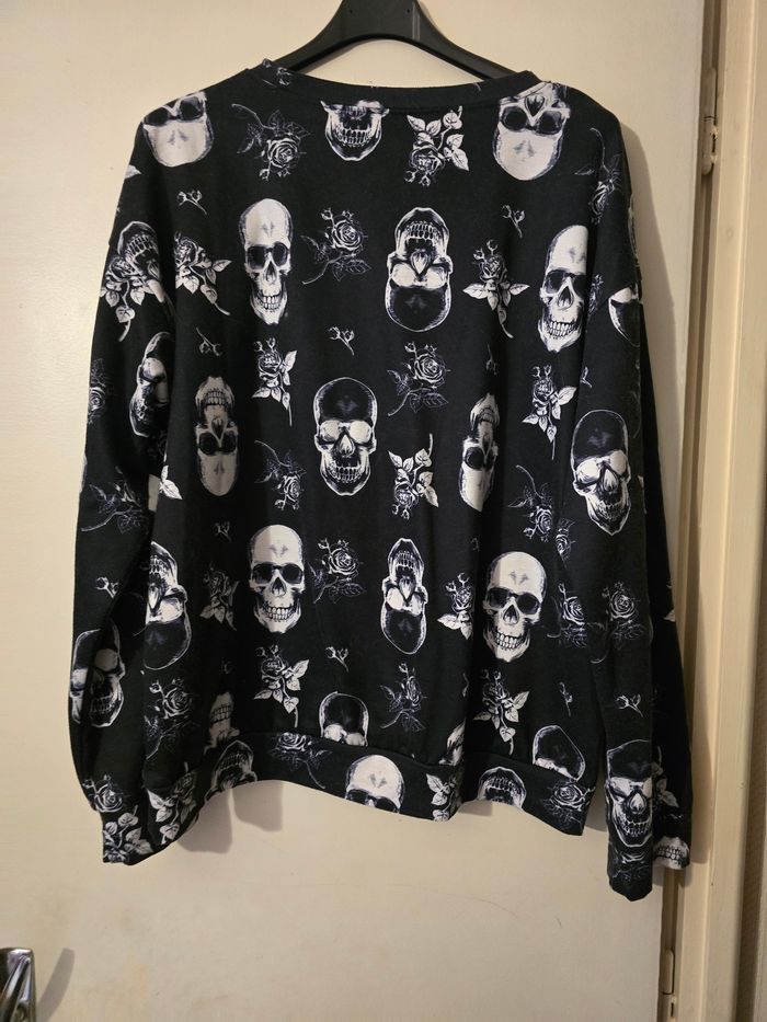 Pull tête de mort - photo numéro 3