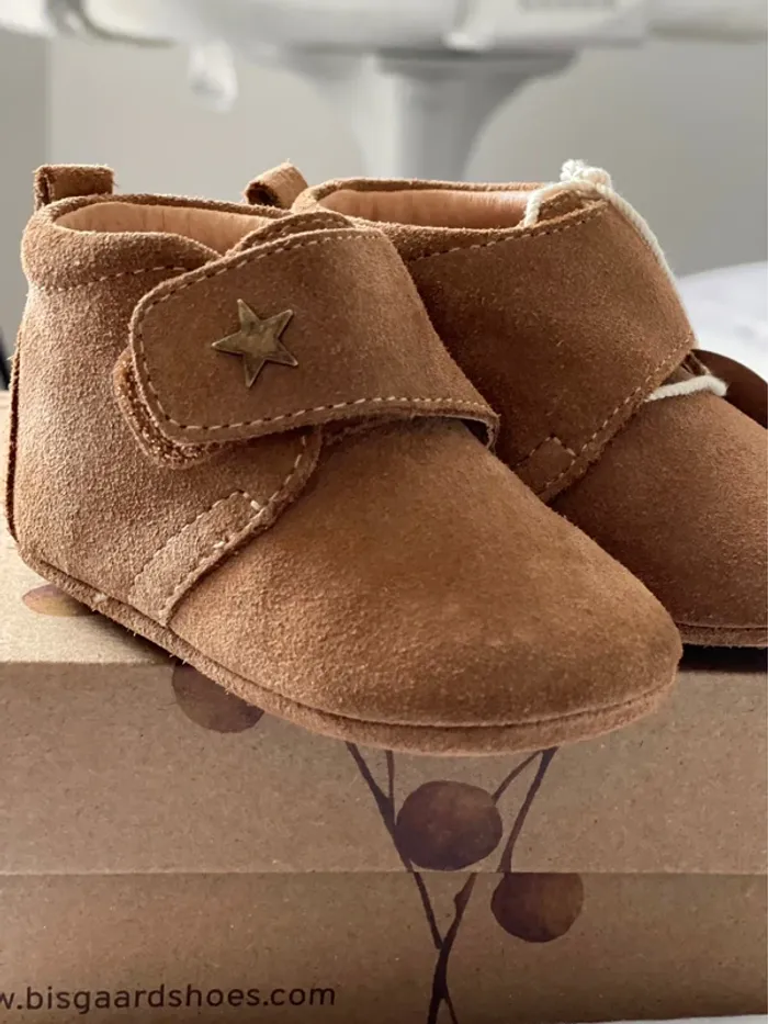Magnifiques petites chaussures en cuir souple Bisgaard pour les premiers pas de bébé taille 19 - photo numéro 8