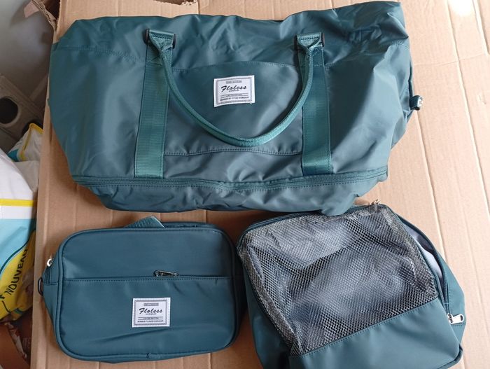 Sac de voyage et ses trousses - photo numéro 4