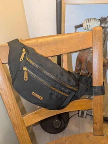 Sac banane noir et doré