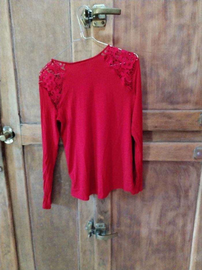 Haut rouge manches longues - photo numéro 4