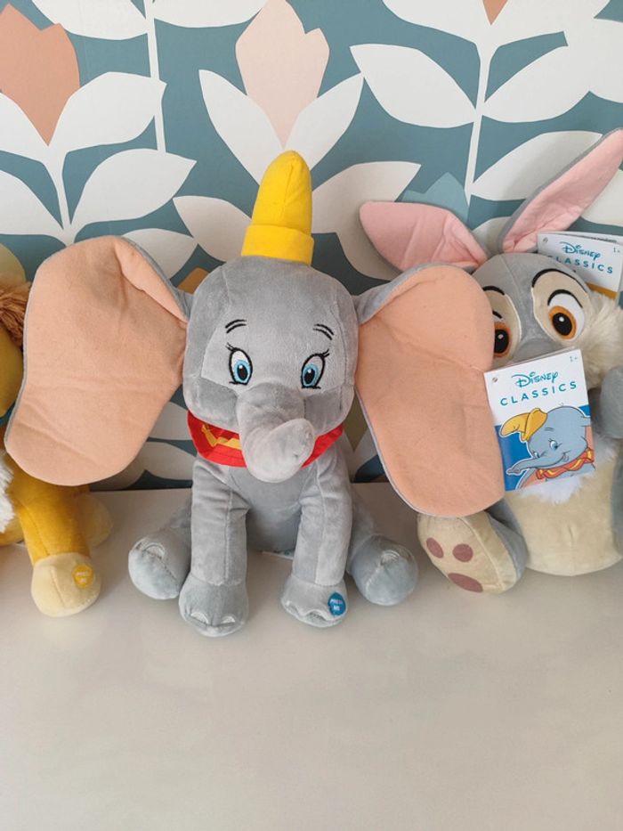 Peluche interactive chien belle éléphant Dumbo lapin panpan marie duchesse Pluto chien Disney - photo numéro 4