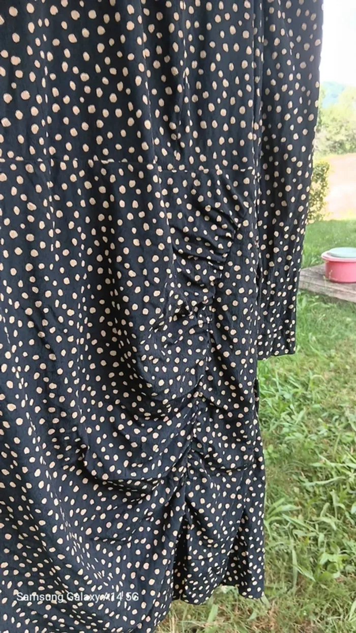 Robe Violetta noire et dorée - photo numéro 8